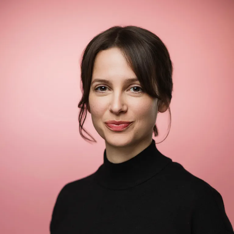 Linkedin profilbild junge frau.webp