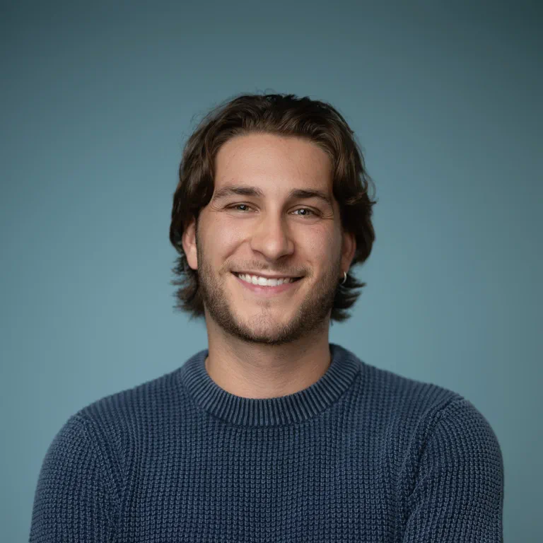 Linkedin profilbild junger immobilienmarkler.webp